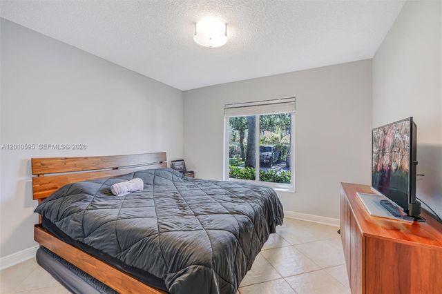 1065 Weeping Willow Way, Hollywood, FL 33019