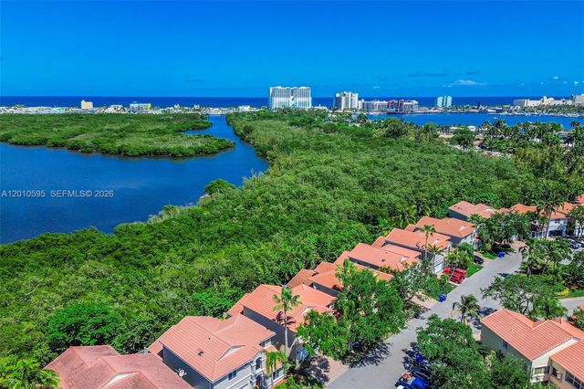 1065 Weeping Willow Way, Hollywood, FL 33019
