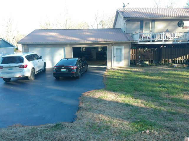 6051 Oakhaven Dr, Paducah, KY 42003