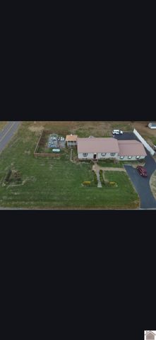 6051 Oakhaven Dr, Paducah, KY 42003