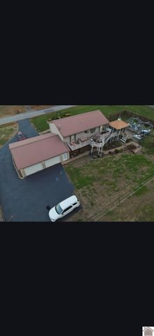 6051 Oakhaven Dr, Paducah, KY 42003