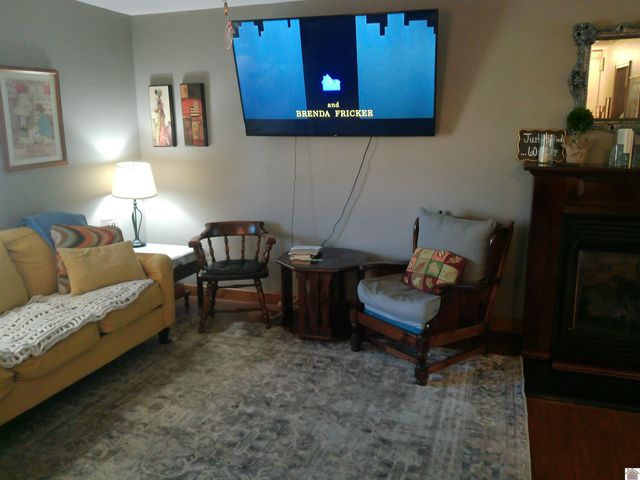 6051 Oakhaven Dr, Paducah, KY 42003