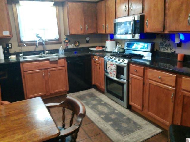 6051 Oakhaven Dr, Paducah, KY 42003