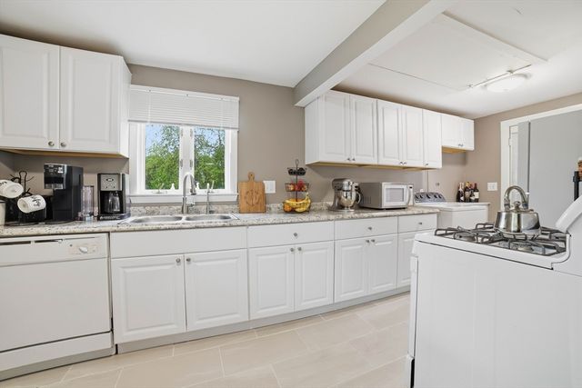 11 Scenic Drive, Worcester, MA 01602
