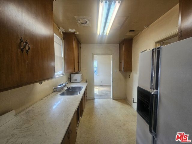 6834 Encino Avenue, Van Nuys (los Angeles), CA 91406