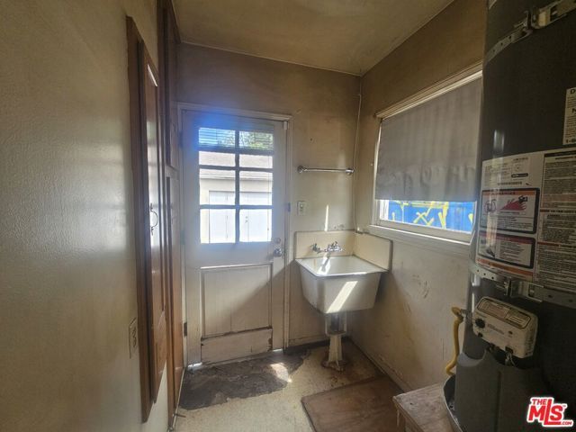 6834 Encino Avenue, Van Nuys (los Angeles), CA 91406