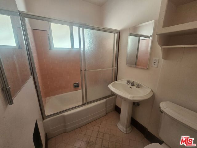 6834 Encino Avenue, Van Nuys (los Angeles), CA 91406