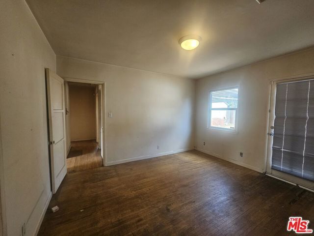 6834 Encino Avenue, Van Nuys (los Angeles), CA 91406