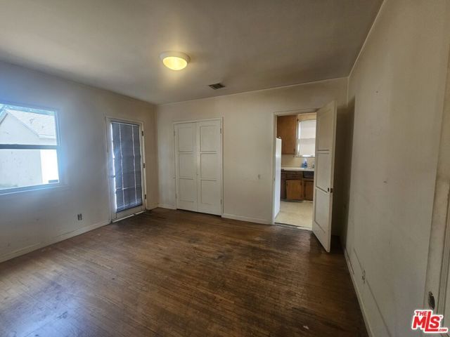 6834 Encino Avenue, Van Nuys (los Angeles), CA 91406