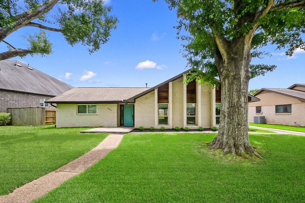 5207 Wigton Drive, Houston, TX 77096
