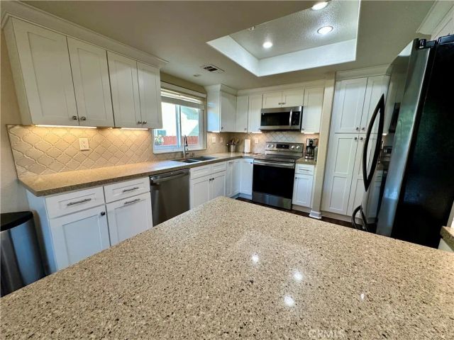 23856 Outrigger, Canyon Lake, CA 92587