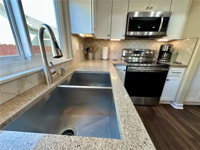 23856 Outrigger, Canyon Lake, CA 92587