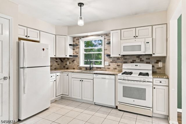 14 End O Lane Trl, Vernon Twp., NJ 07461