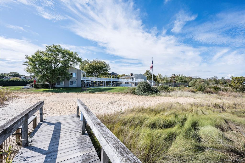 61 West Tiana Rd 24, Hampton Bays, NY 11946