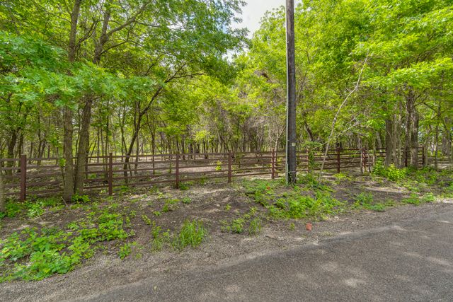 000 Becky Lane, Waxahachie, TX 75165