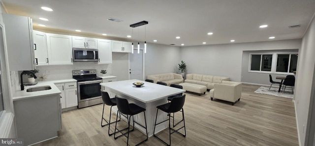 35 BEECHTREE RD, Levittown, PA 19057