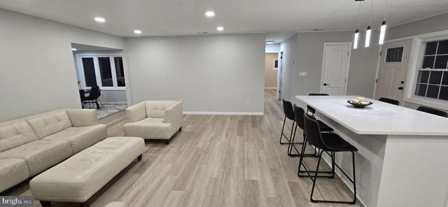 35 BEECHTREE RD, Levittown, PA 19057