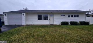 35 BEECHTREE RD, Levittown, PA 19057
