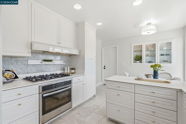 91 Shuey Dr, Moraga, CA 94556