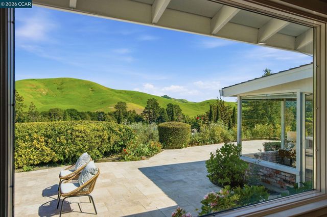 91 Shuey Dr, Moraga, CA 94556