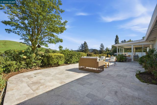 91 Shuey Dr, Moraga, CA 94556