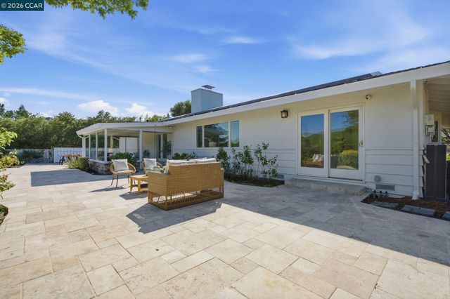 91 Shuey Dr, Moraga, CA 94556