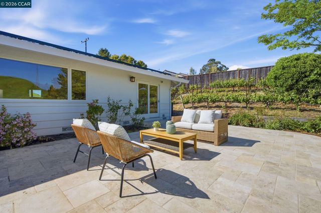 91 Shuey Dr, Moraga, CA 94556