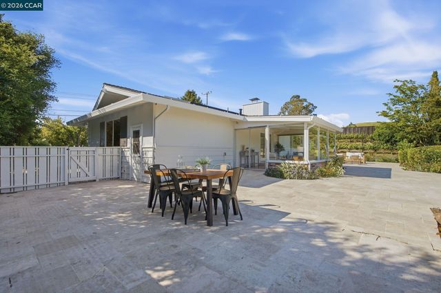 91 Shuey Dr, Moraga, CA 94556