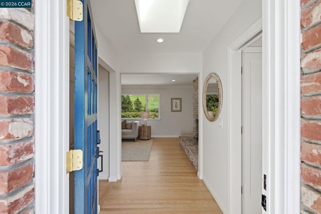 91 Shuey Dr, Moraga, CA 94556