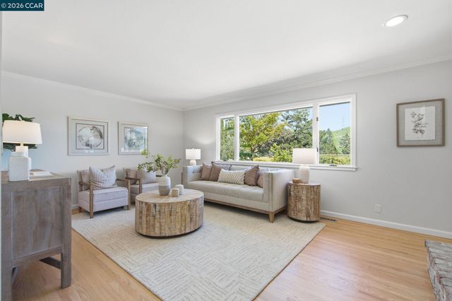 91 Shuey Dr, Moraga, CA 94556