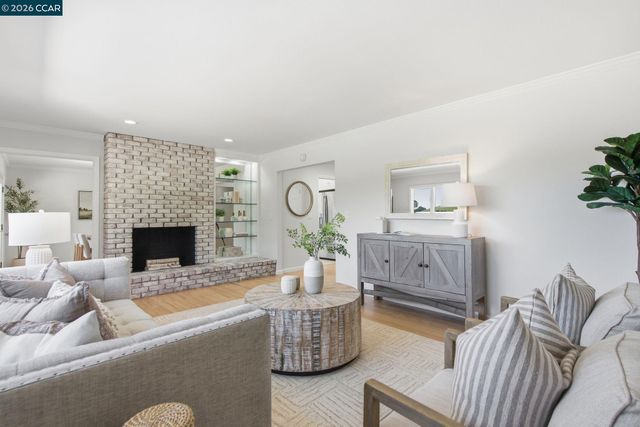 91 Shuey Dr, Moraga, CA 94556