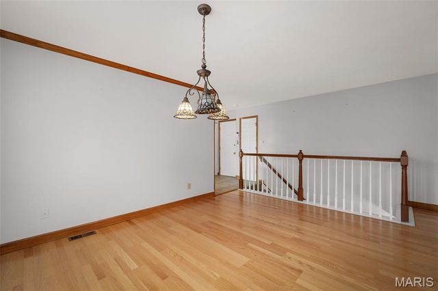 5116 Kennerly Place Drive, St Louis, MO 63128