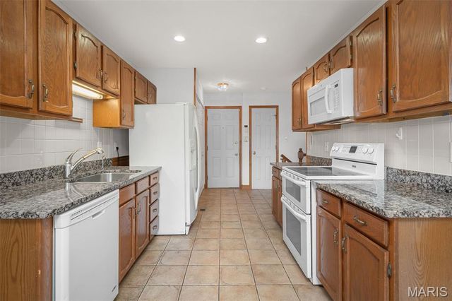 5116 Kennerly Place Drive, St Louis, MO 63128