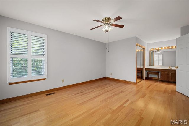 5116 Kennerly Place Drive, St Louis, MO 63128