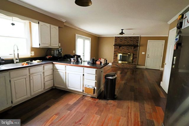 92 APPLE ORCHARD DR, Linden, VA 22642