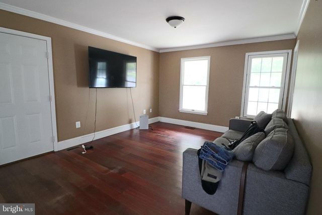 92 APPLE ORCHARD DR, Linden, VA 22642