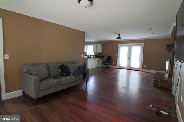 92 APPLE ORCHARD DR, Linden, VA 22642