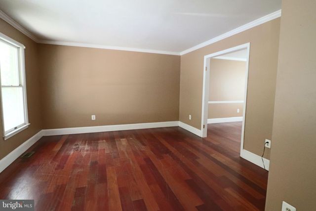 92 APPLE ORCHARD DR, Linden, VA 22642