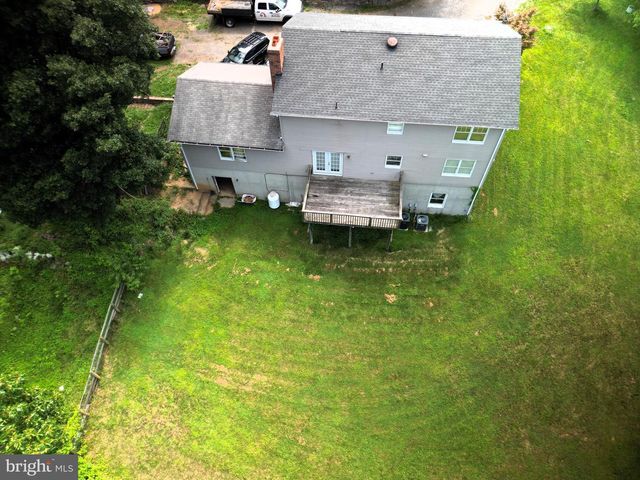 92 APPLE ORCHARD DR, Linden, VA 22642
