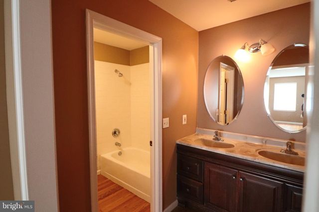 92 APPLE ORCHARD DR, Linden, VA 22642