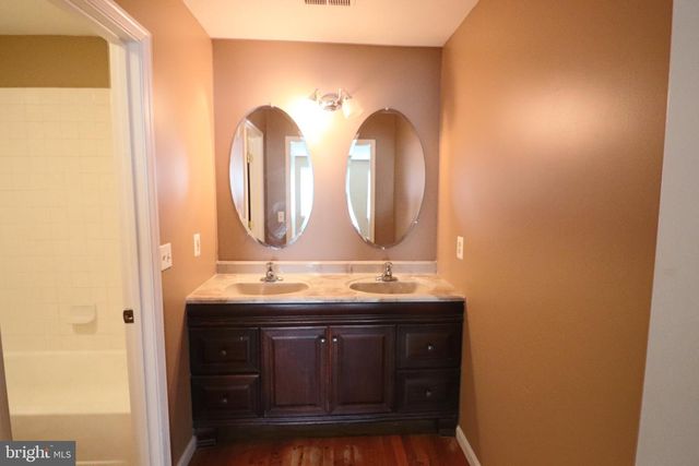 92 APPLE ORCHARD DR, Linden, VA 22642