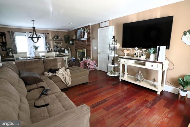 92 APPLE ORCHARD DR, Linden, VA 22642