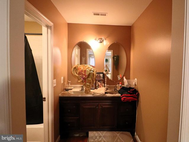 92 APPLE ORCHARD DR, Linden, VA 22642