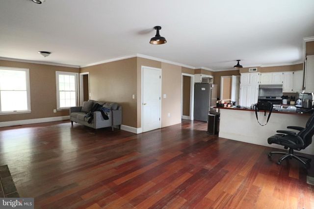 92 APPLE ORCHARD DR, Linden, VA 22642