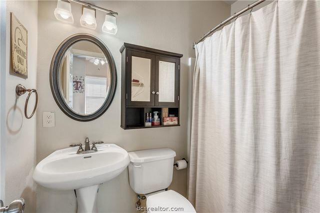 114 Lynn Drive, Bryan, TX 77801