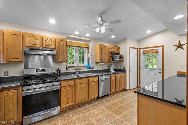 8572 Lake In The Woods Trail, Chagrin Falls, OH 44023