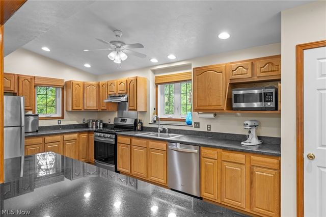 8572 Lake In The Woods Trail, Chagrin Falls, OH 44023