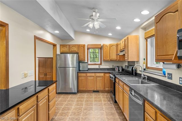 8572 Lake In The Woods Trail, Chagrin Falls, OH 44023