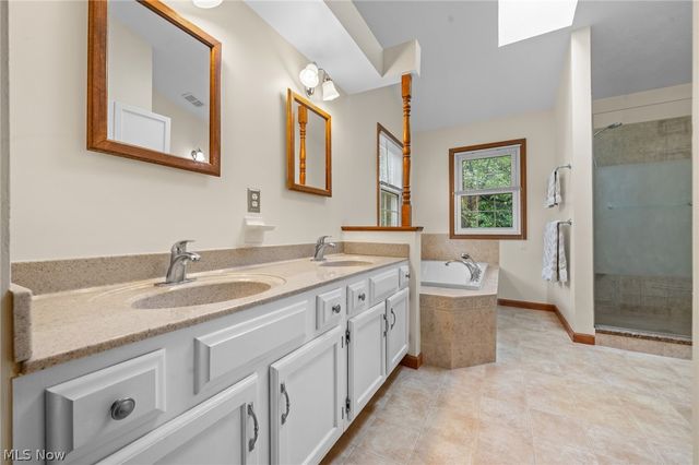 8572 Lake In The Woods Trail, Chagrin Falls, OH 44023