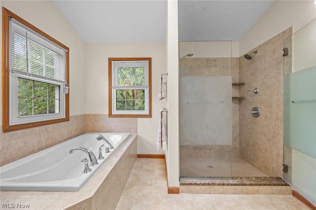 8572 Lake In The Woods Trail, Chagrin Falls, OH 44023